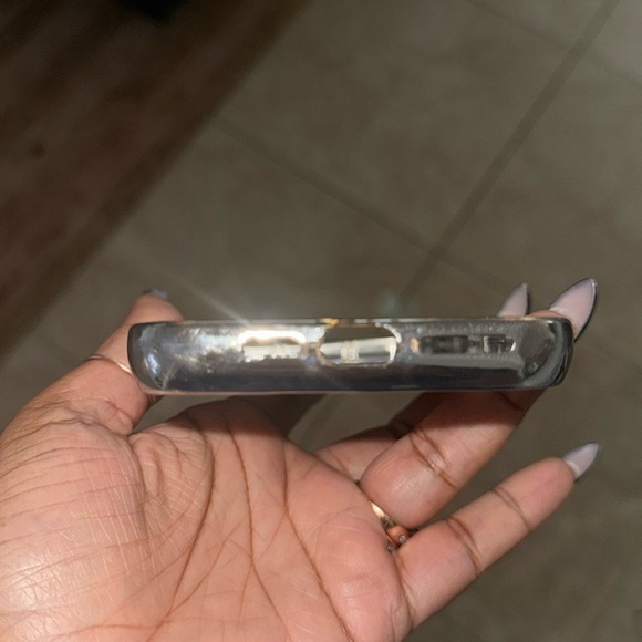 Silver wavy phone case - Picture 3 of 4